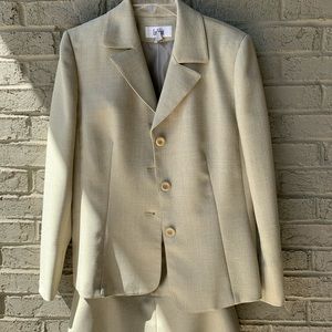 Sassy skirt suit, perfect for spring